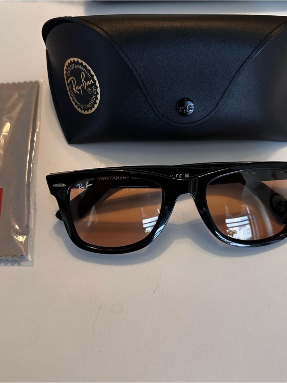 Ray-Ban Wayfarer Black Frame Sunglasses with Brown Lenses